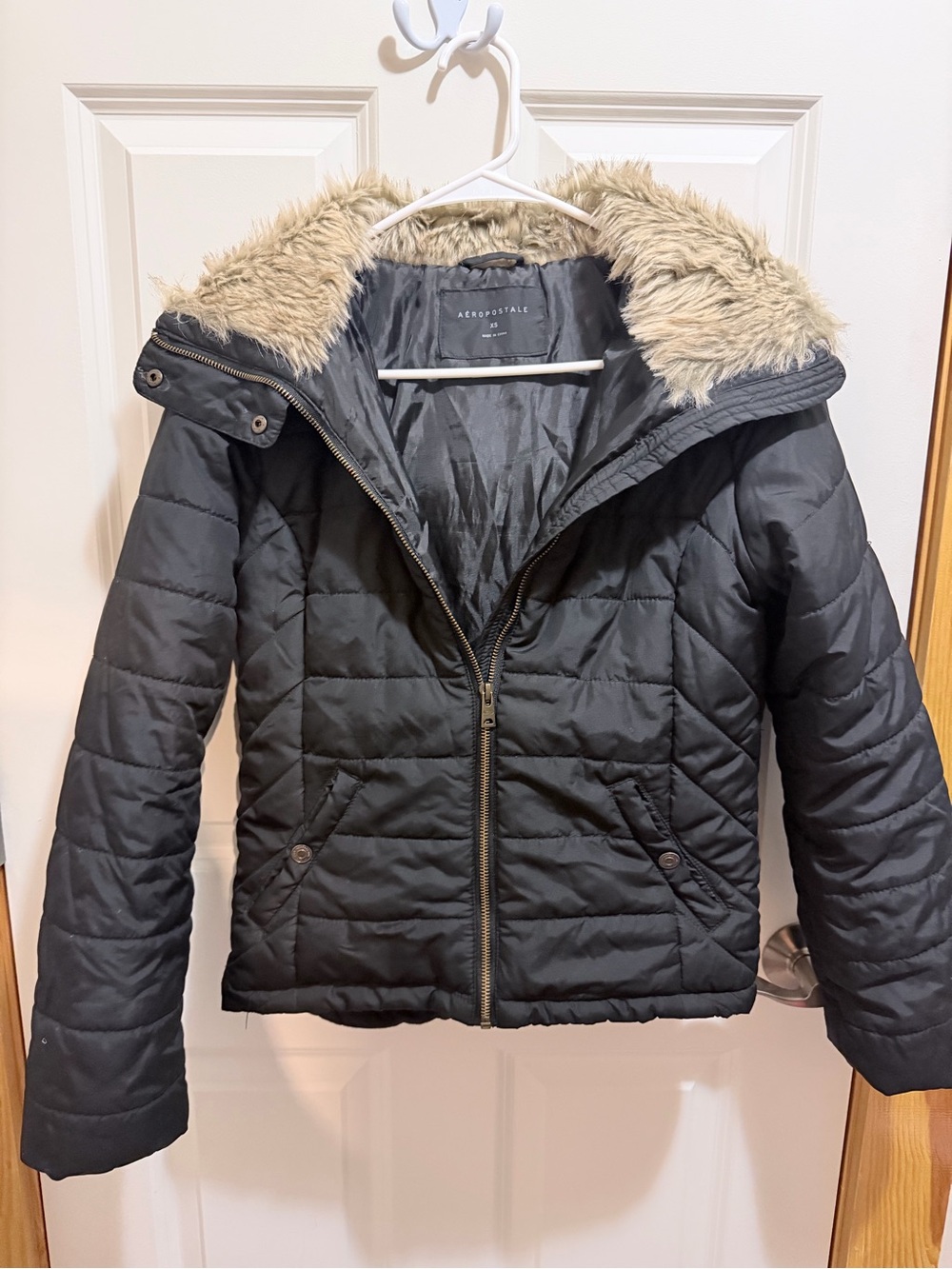 Aeropostale Women's Black Quilted Puffer Jacket with Faux Fur-Trim Hood